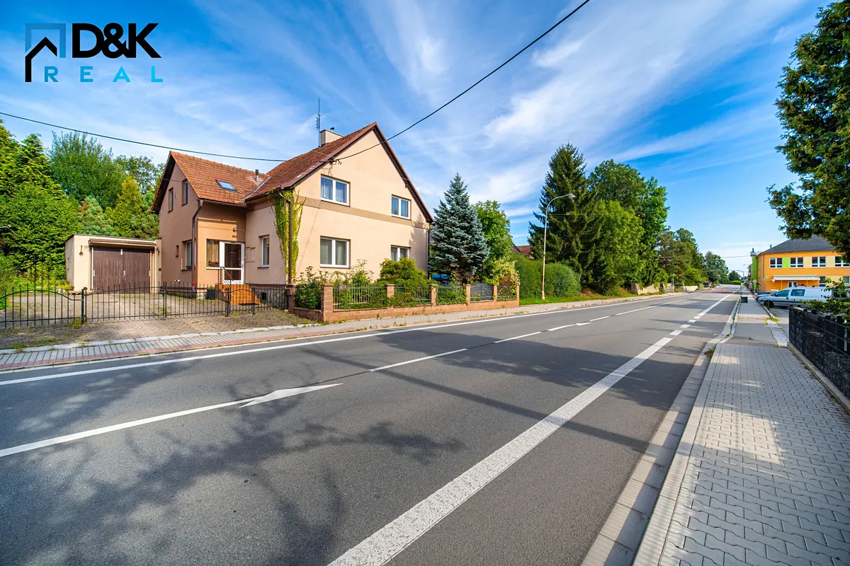 Prodej rodinného domu 213 m², pozemek 674 m²