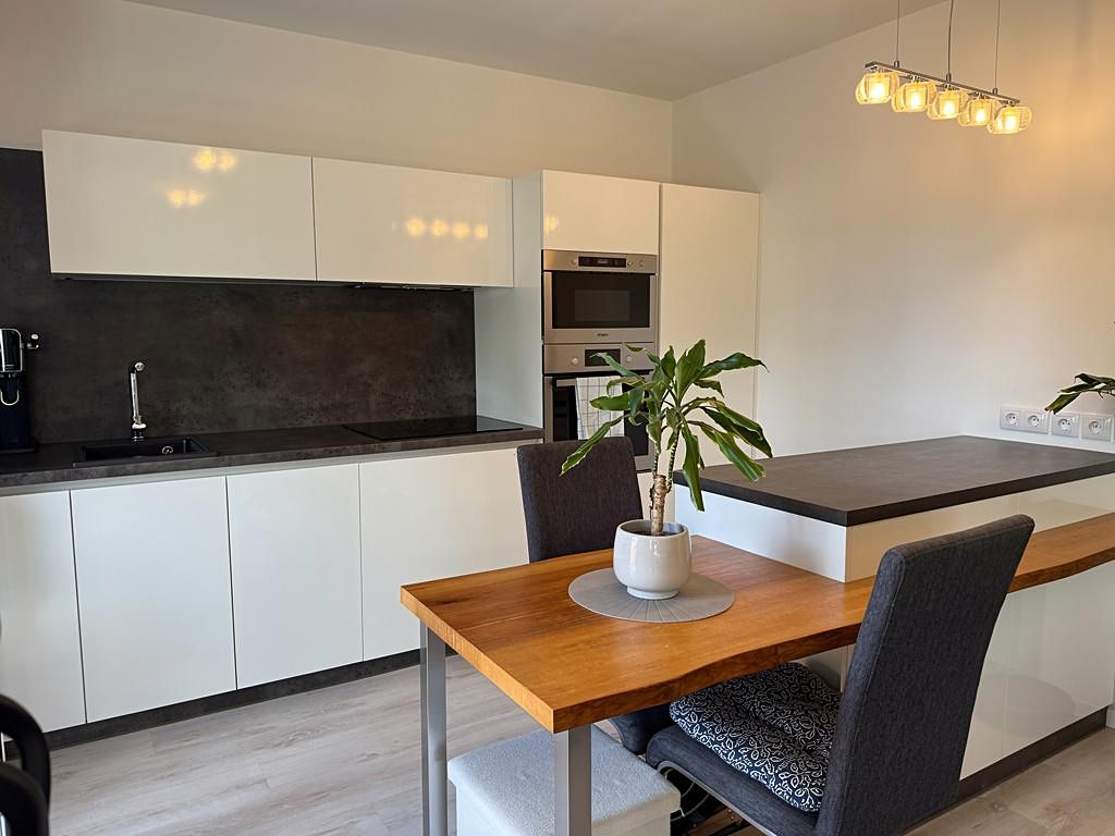 Pronájem bytu 1+kk 37 m² – fotografie 3
