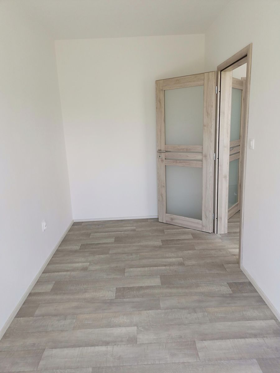Prodej rodinného domu 210 m², pozemek 800 m² – fotografie 5