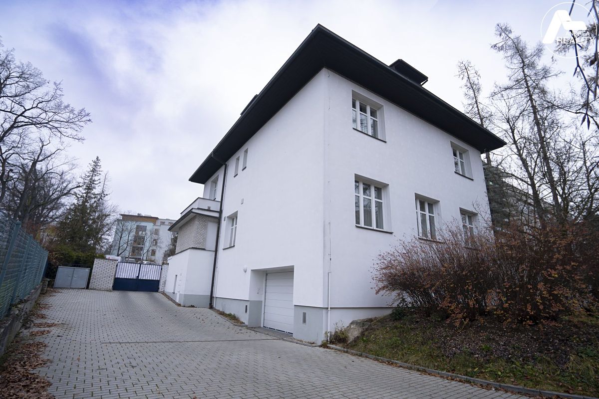 Prodej kanceláře 686 m² – fotografie 3