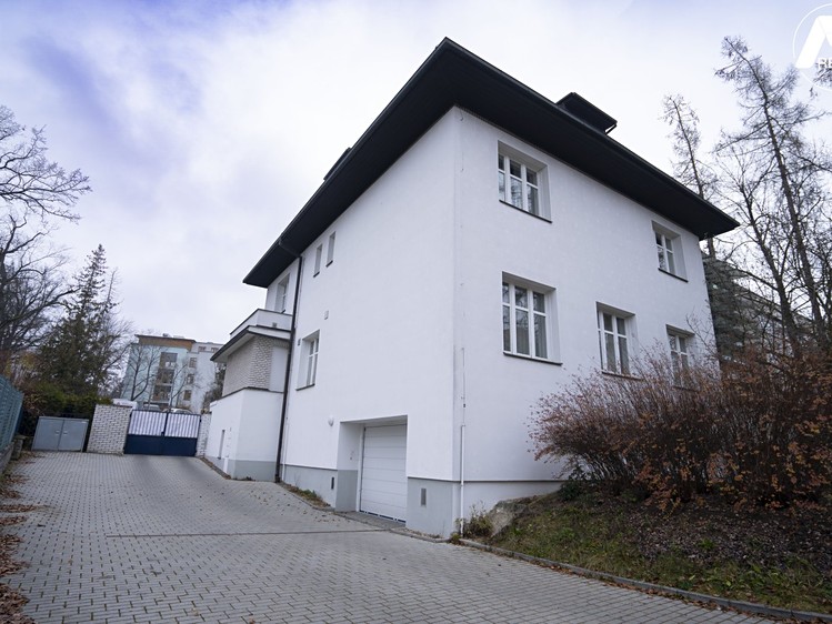 Комерційне приміщення на продаж, 686 м² (3 з 23)