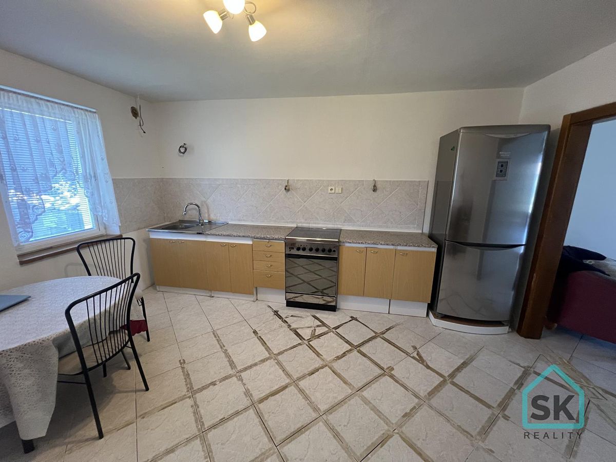 Prodej rodinného domu 282 m², pozemek 327 m² – fotografie 3