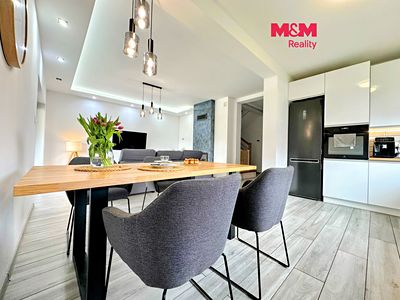 Prodej rodinného domu 180 m², pozemek 998 m²