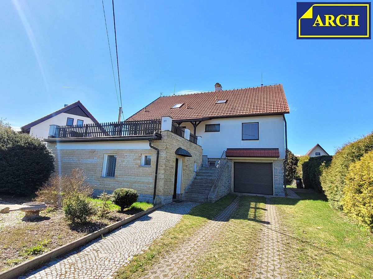 Prodej rodinného domu 280 m², pozemek 876 m² – fotografie 2