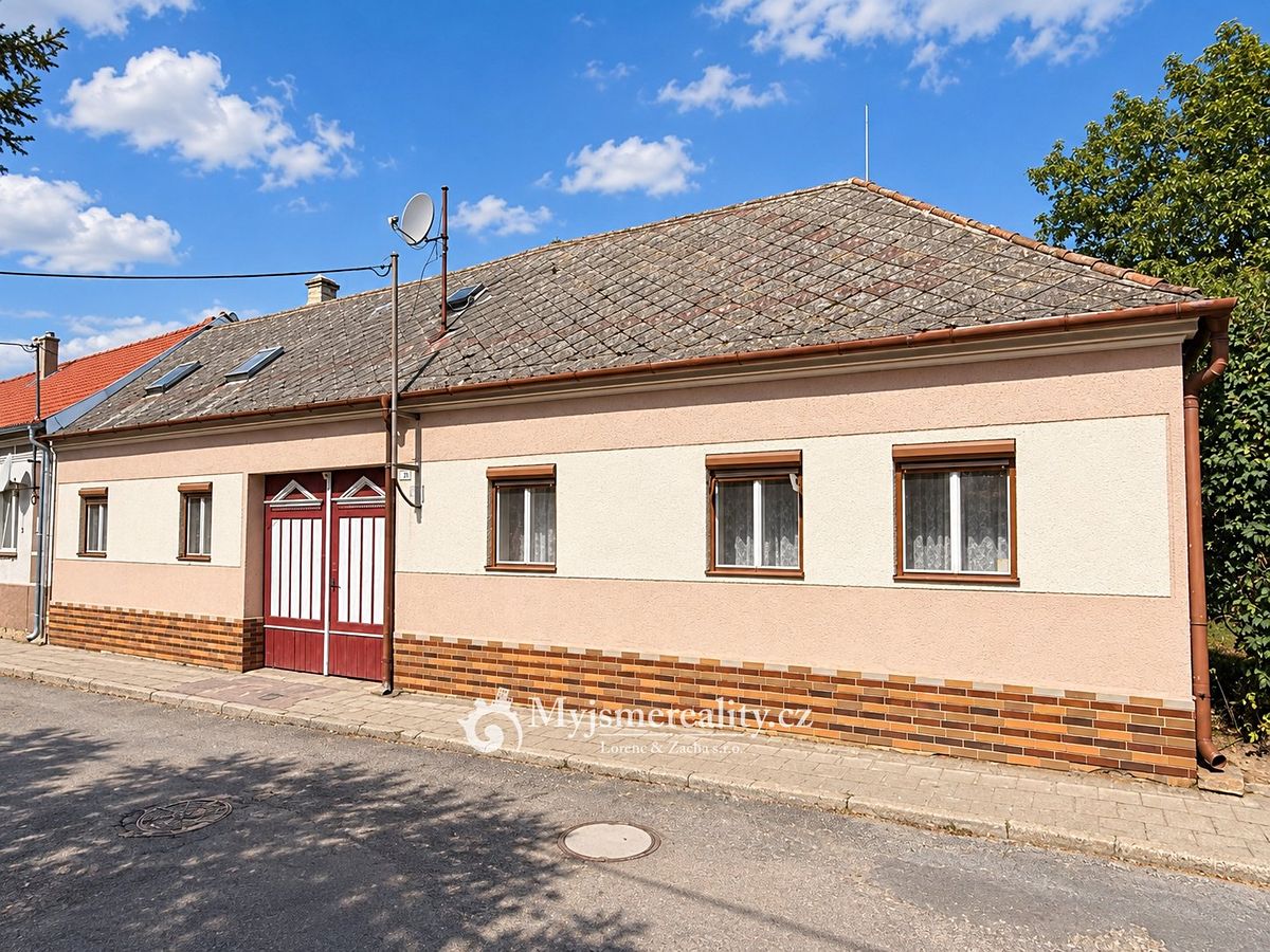 Prodej rodinného domu 208 m², pozemek 1950 m²
