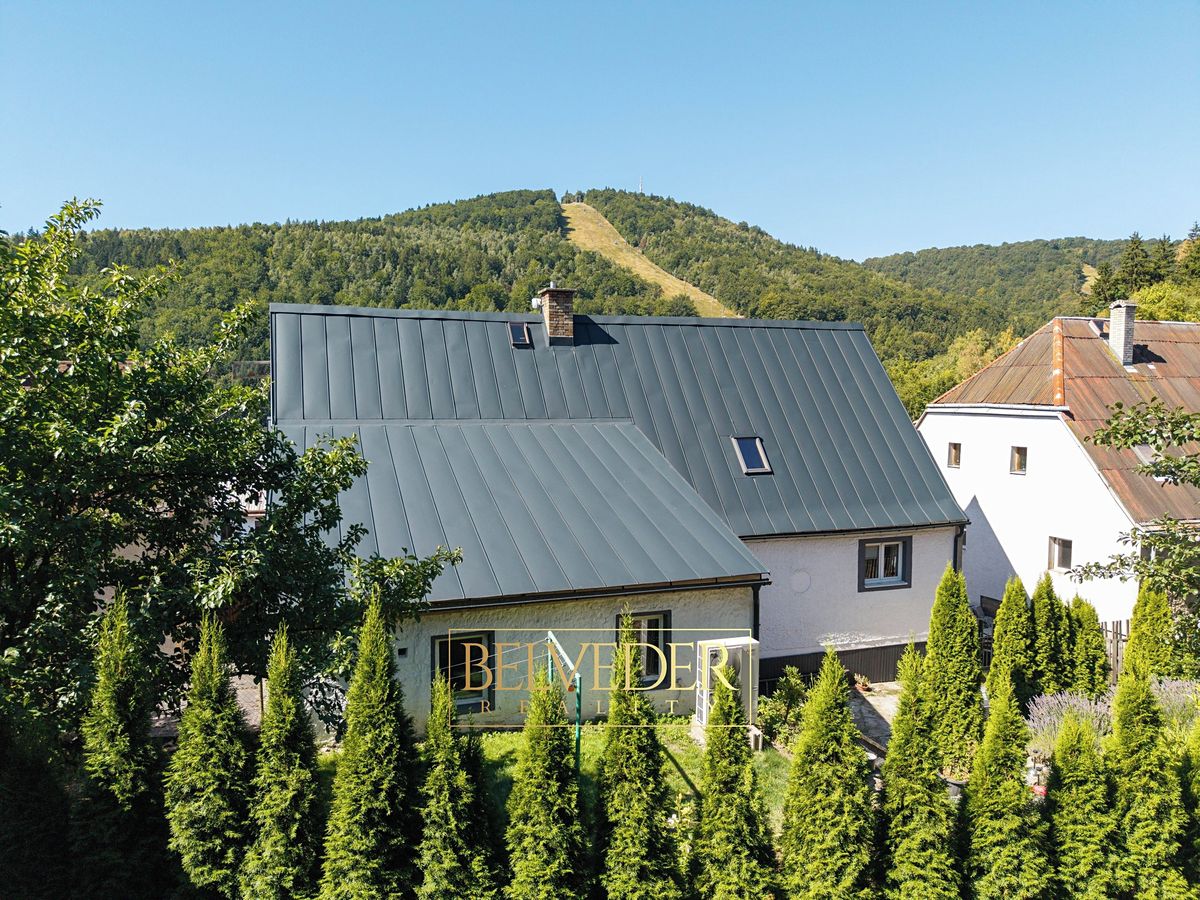 Prodej rodinného domu 250 m², pozemek 1009 m² – fotografie 2