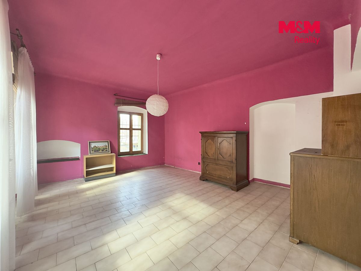 Prodej rodinného domu 757 m², pozemek 643 m² – fotografie 4