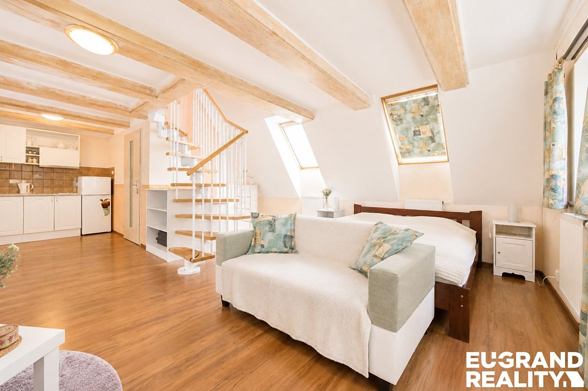 Prodej rodinného domu 271 m², pozemek 2479 m² – fotografie 5