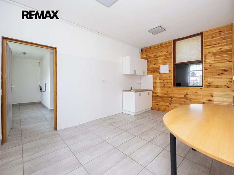 Комерційне приміщення в оренду, 200 м² (19 з 24)