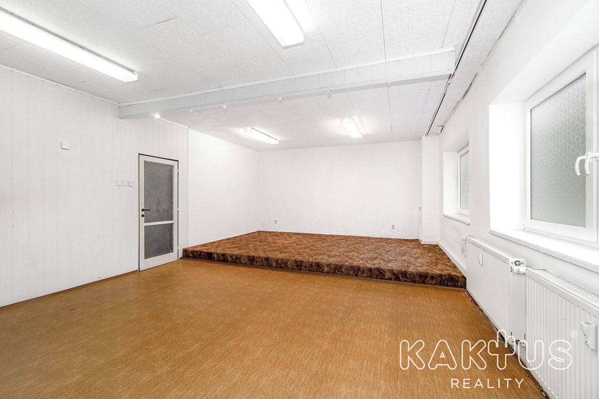 Pronájem obchodního prostoru 37 m² – fotografie 3