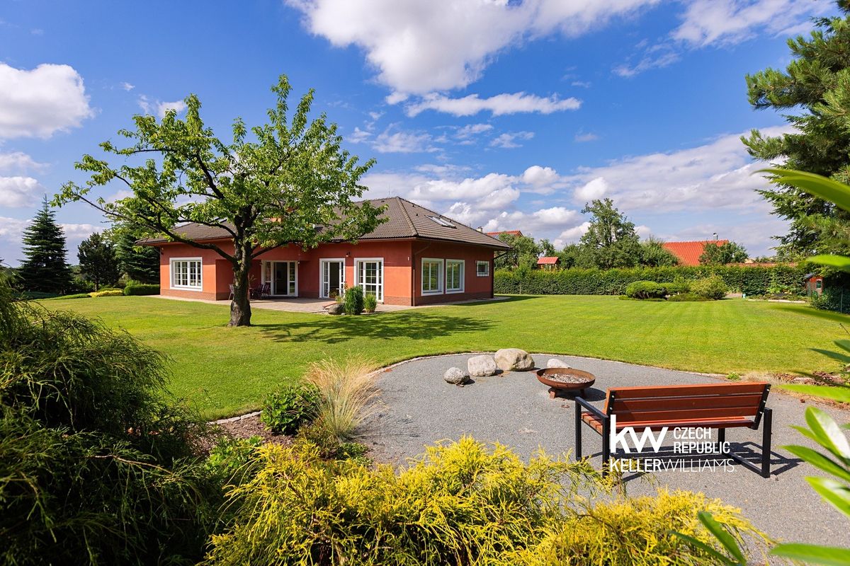 Prodej vily 412 m², pozemek 2583 m²
