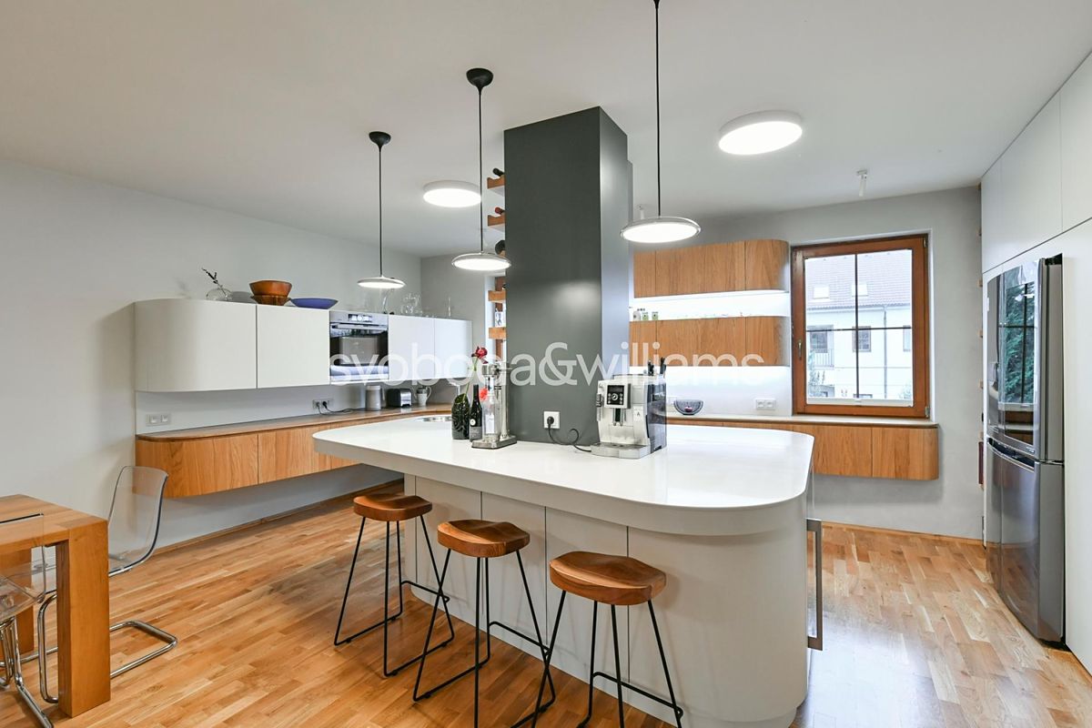 Pronájem bytu 5+kk 156 m² – fotografie 5