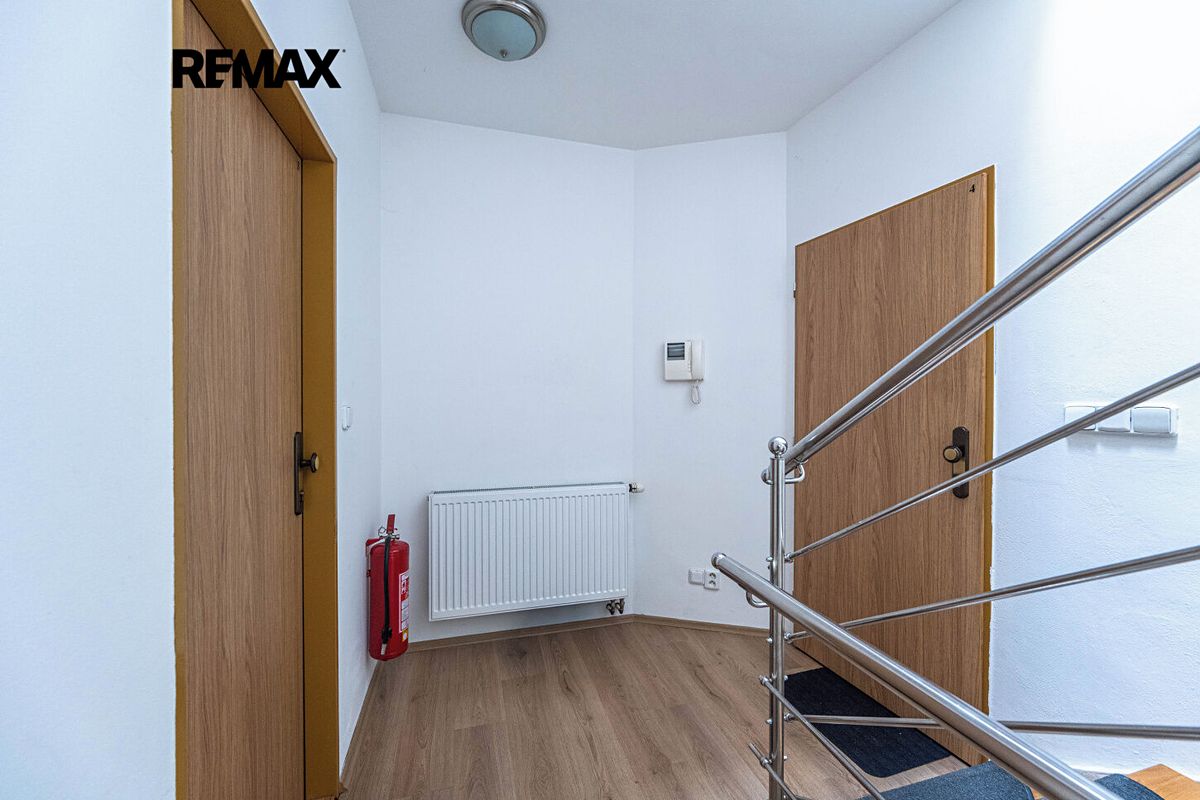 Prodej rodinného domu 330 m², pozemek 183 m² – fotografie 5