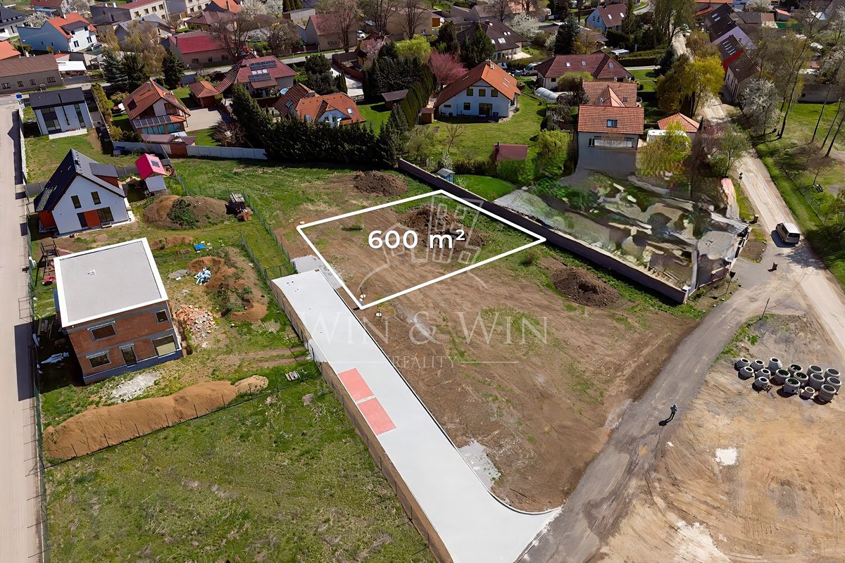 Prodej stavebního pozemku 600 m², Úhonice – fotka 1 z 3