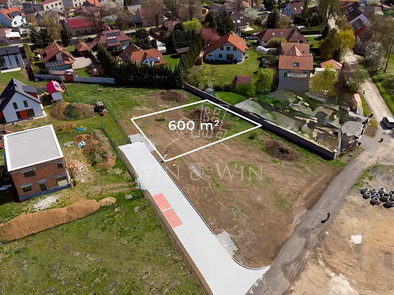Prodej stavebního pozemku 600 m², Úhonice – náhled fotky 1
