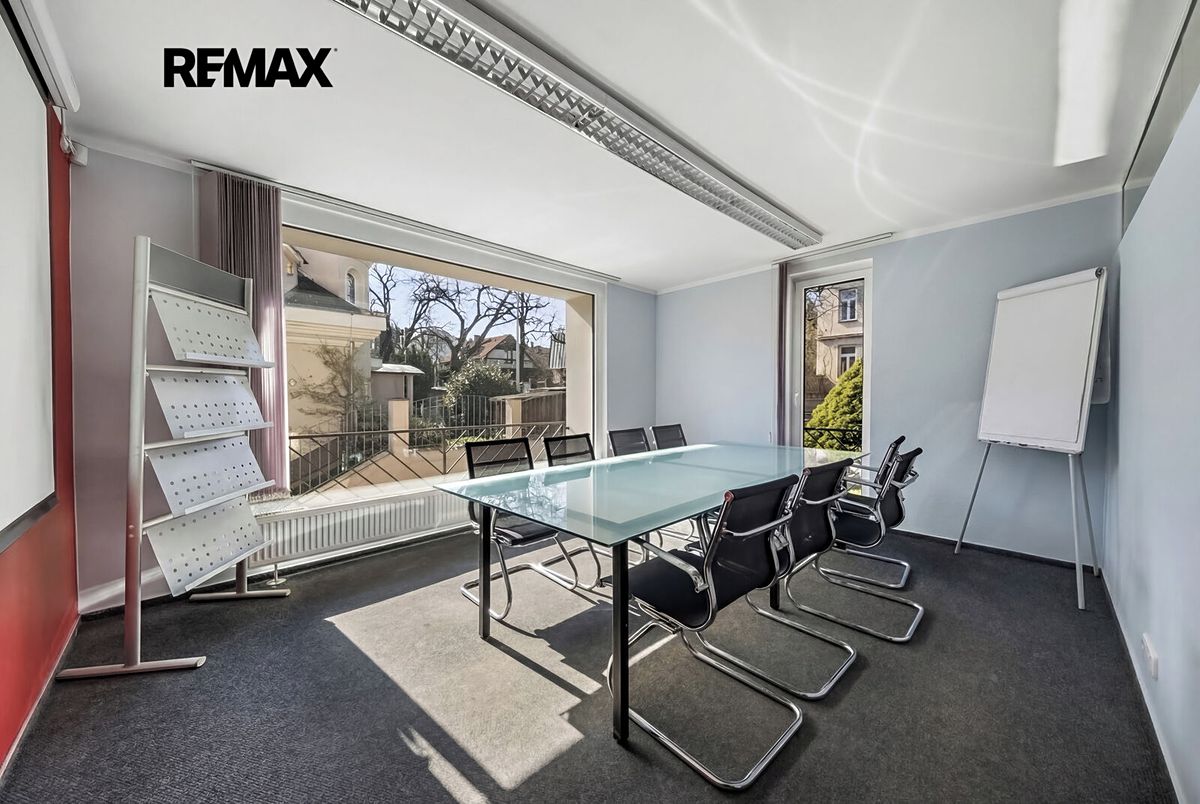 Prodej rodinného domu 398 m², pozemek 665 m² – fotografie 2