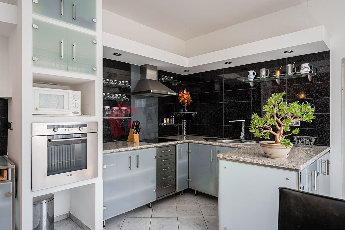 Prodej rodinného domu 415 m², pozemek 576 m² – fotografie 4