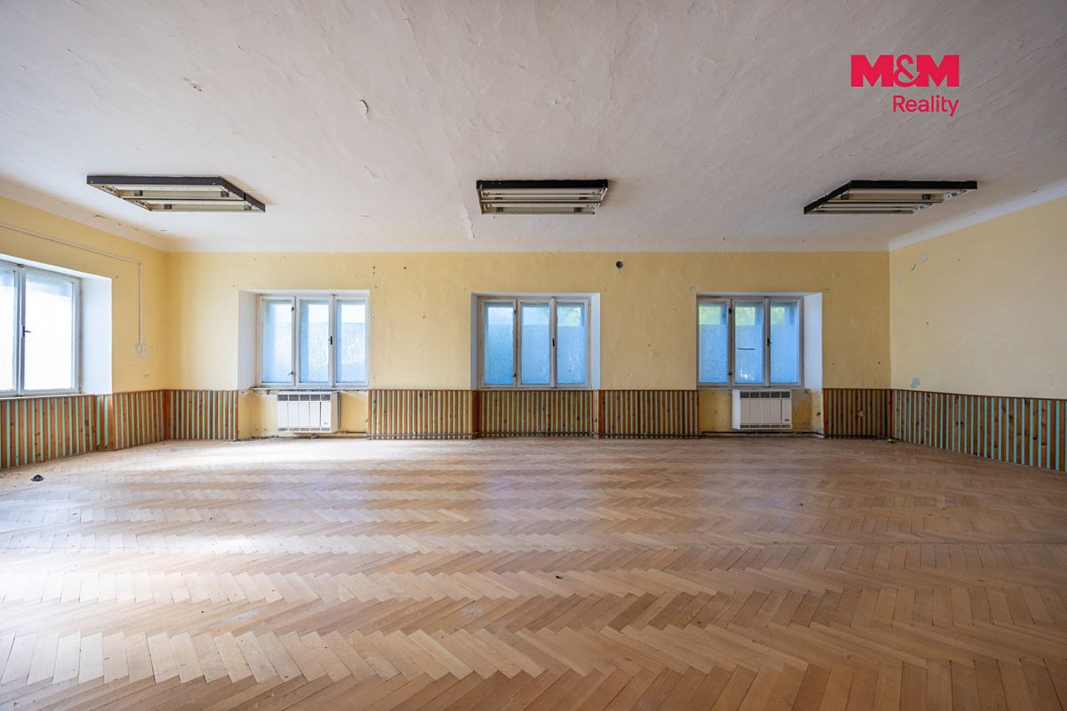 Prodej rodinného domu 342 m², pozemek 582 m² – fotografie 2
