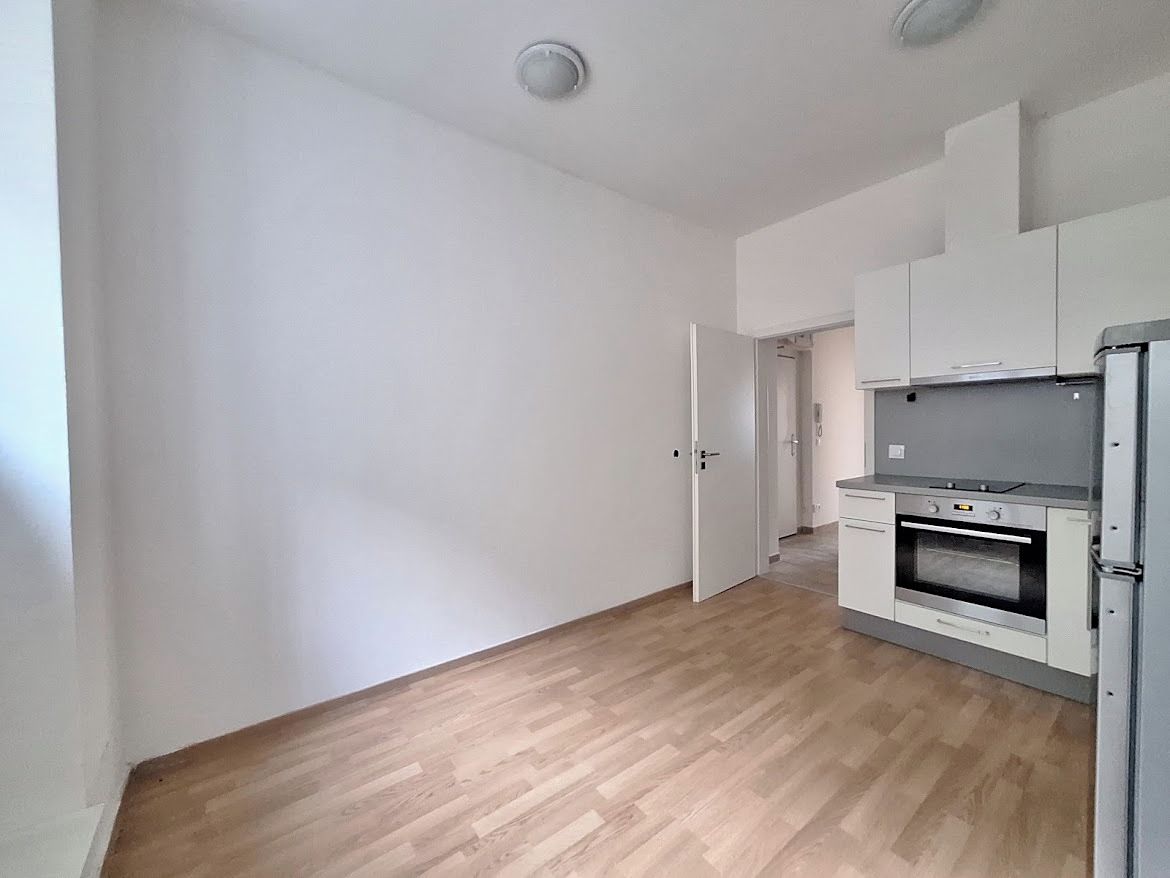 Pronájem bytu 1+1 34 m², Praha – fotka 1 z 3