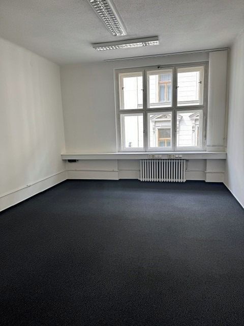 Pronájem kanceláře 162 m²