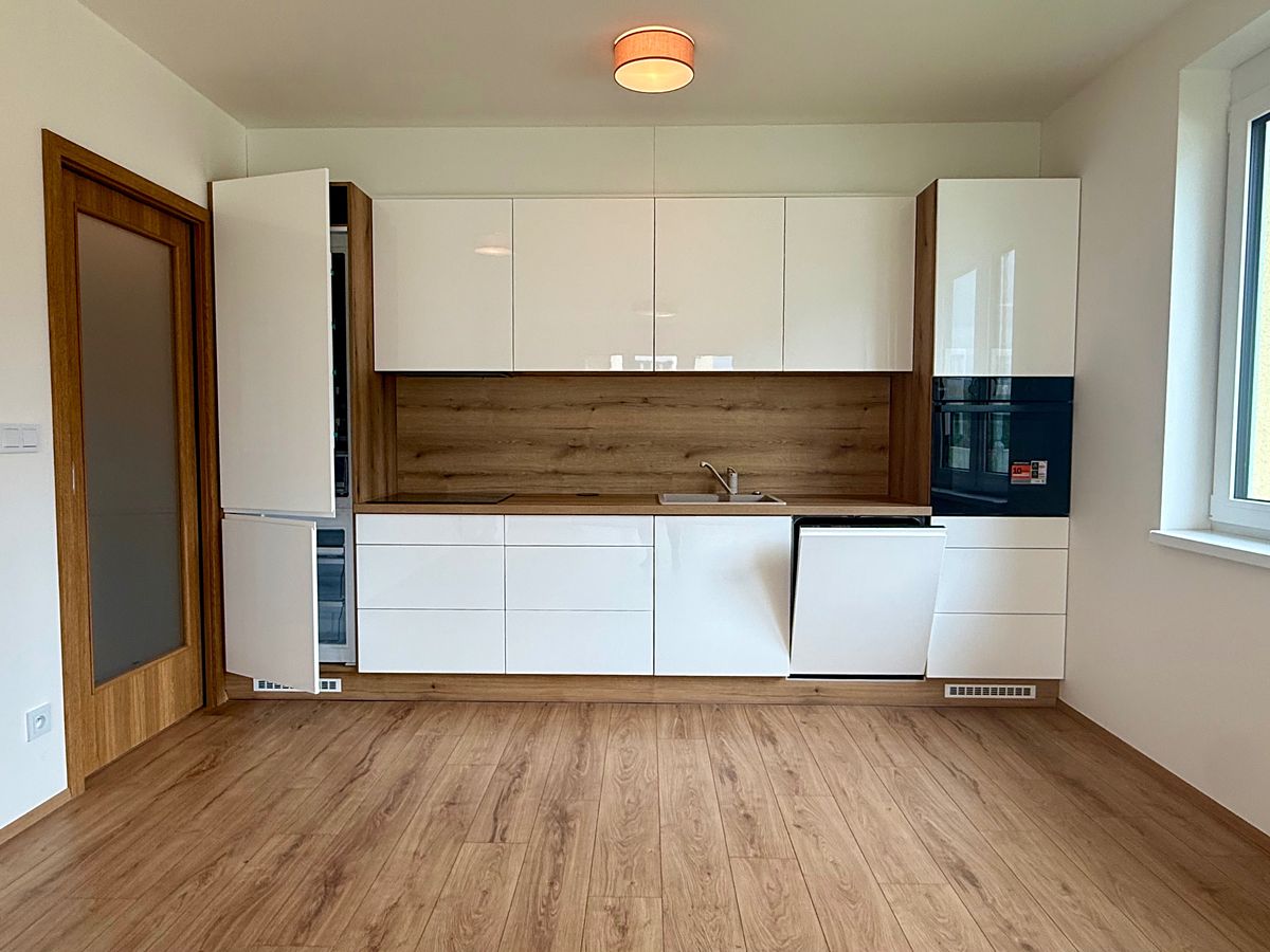 Pronájem bytu 2+kk 61 m² – fotografie 2