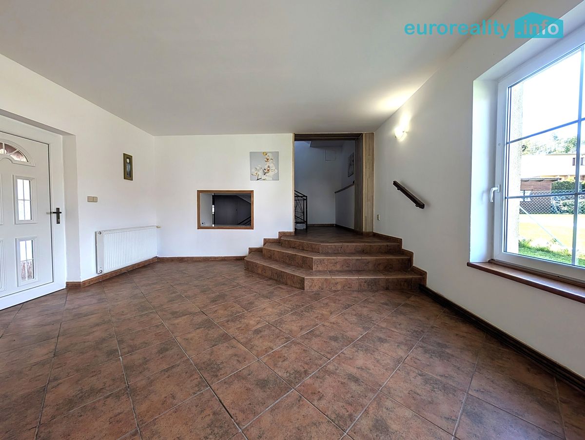Prodej rodinného domu 240 m², pozemek 1087 m² – fotografie 5