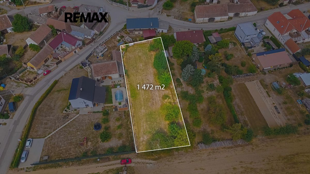 Prodej stavebního pozemku 1472 m²