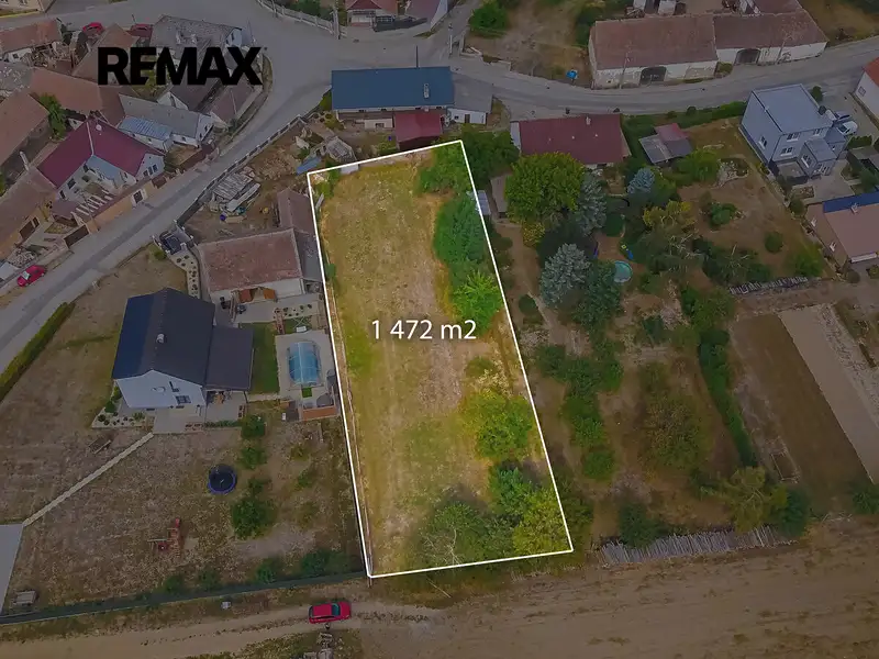 Prodej stavebního pozemku 1472 m², Dolní Lažany – náhled fotky 1