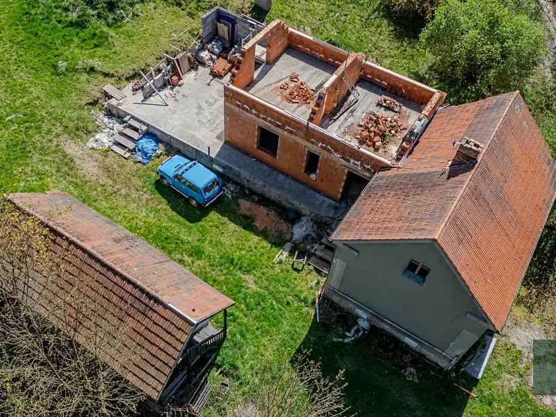 Prodej rodinného domu 200 m², pozemek 1891 m², Plasy – náhled fotky 2