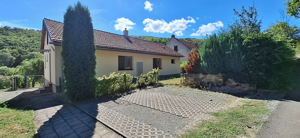 Prodej rodinného domu 100 m², pozemek 576 m² – fotografie 2