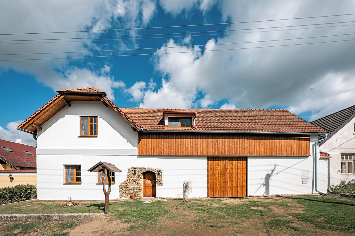 Prodej rodinného domu 370 m², pozemek 2115 m² – fotografie 2