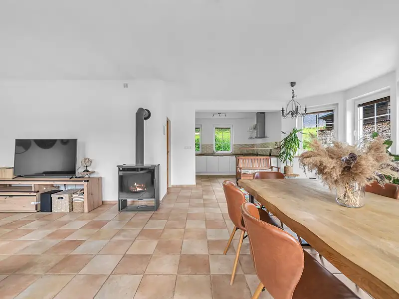 Prodej rodinného domu 139 m², pozemek 535 m², Mladé Buky – náhled fotky 3