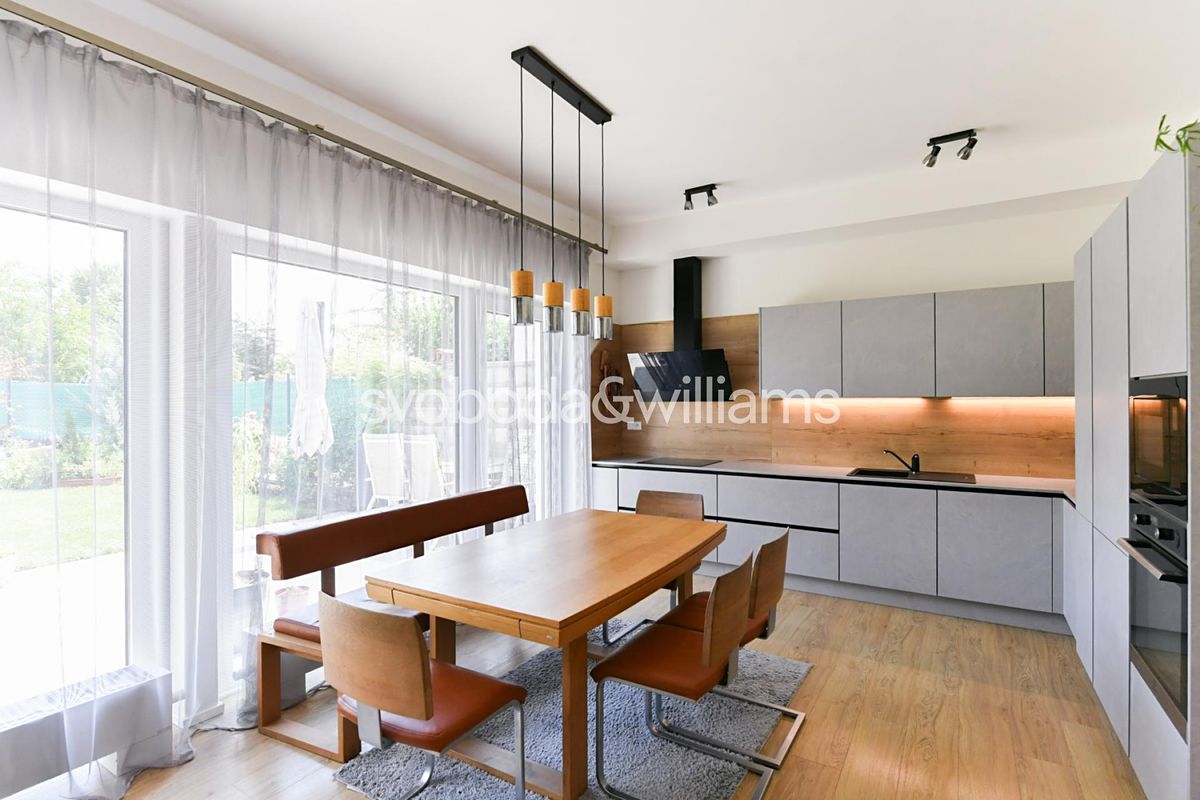 Pronájem rodinného domu 168 m², pozemek 220 m² – fotografie 3