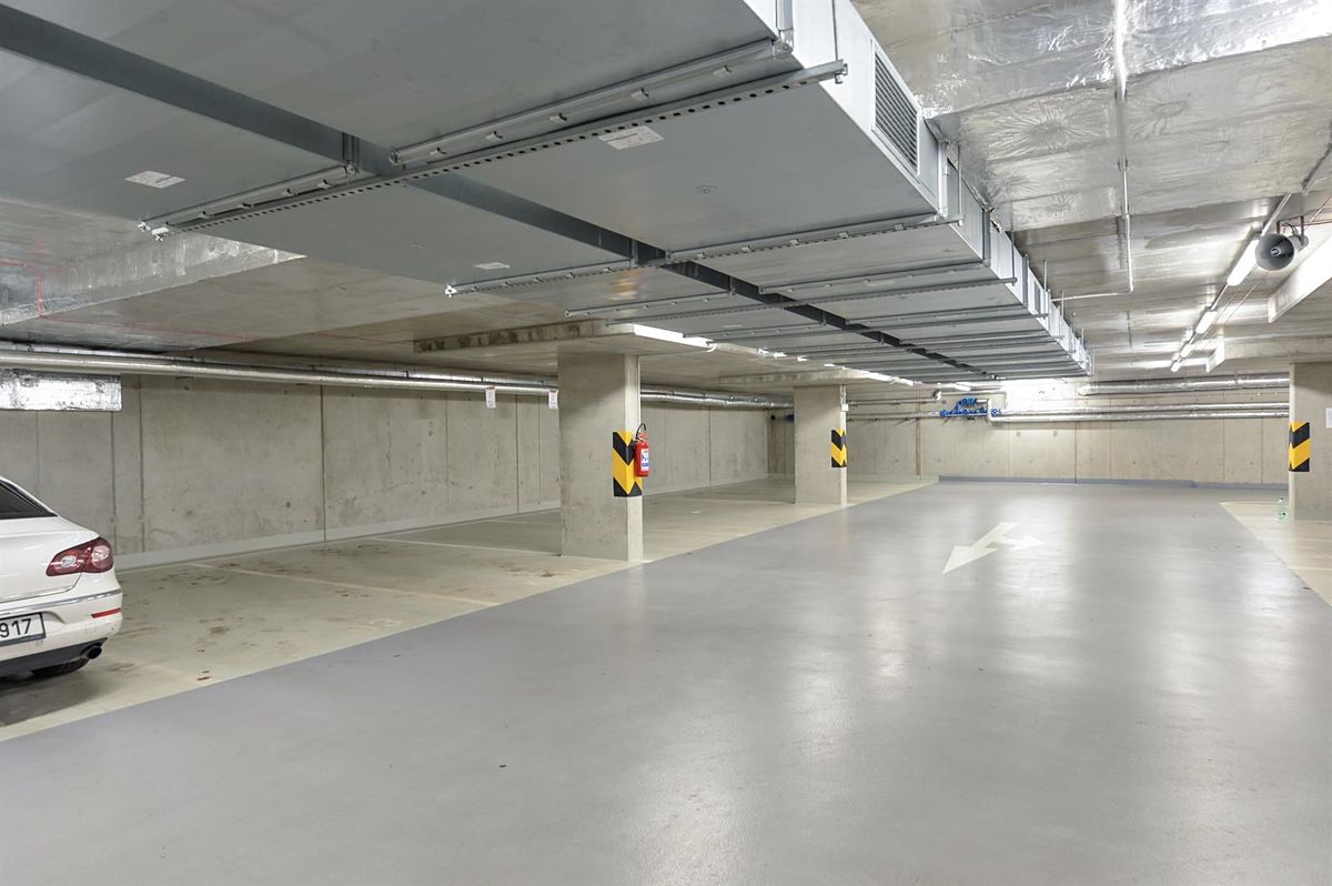 Pronájem garážového stání 15 m² – fotografie 3