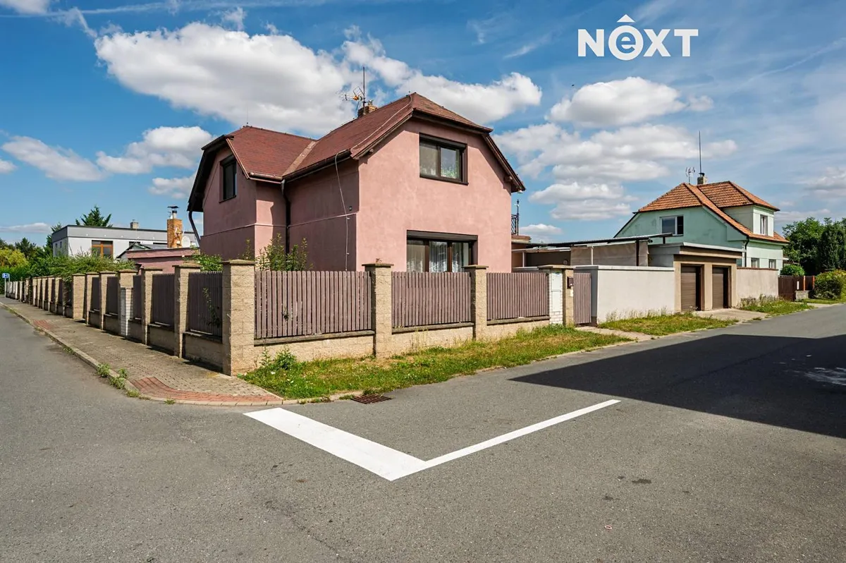 Prodej rodinného domu 240 m², pozemek 699 m²