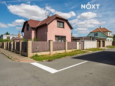 Prodej rodinného domu 240 m², pozemek 699 m²