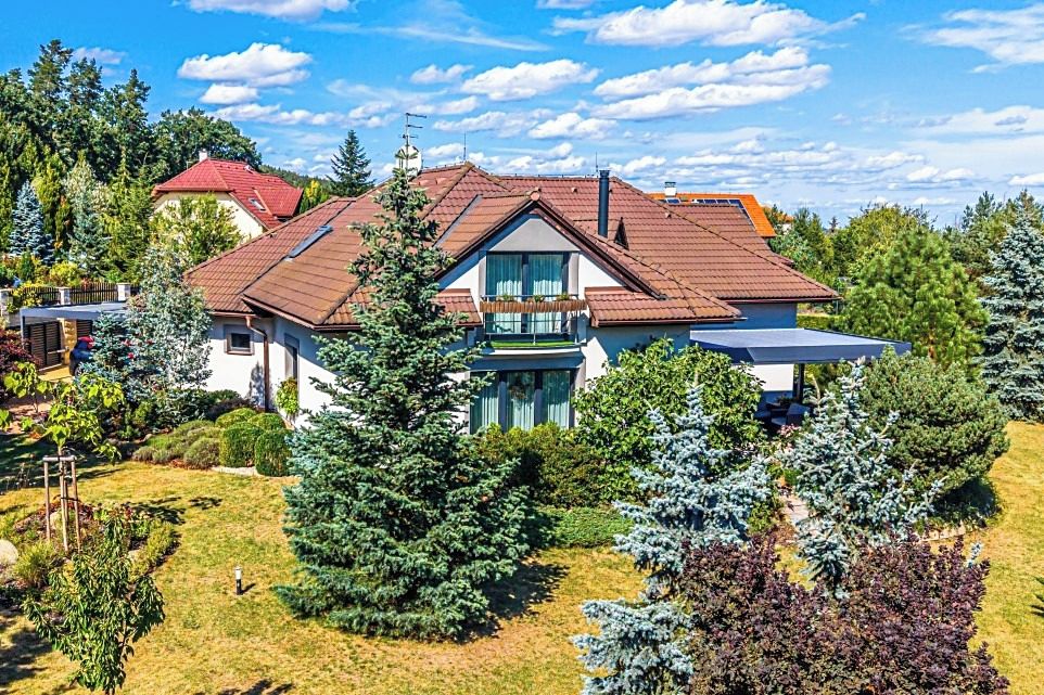 Prodej rodinného domu 300 m², pozemek 1506 m²