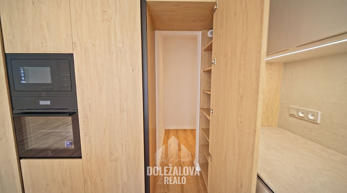 Prodej rodinného domu 195 m², pozemek 676 m² – fotografie 5