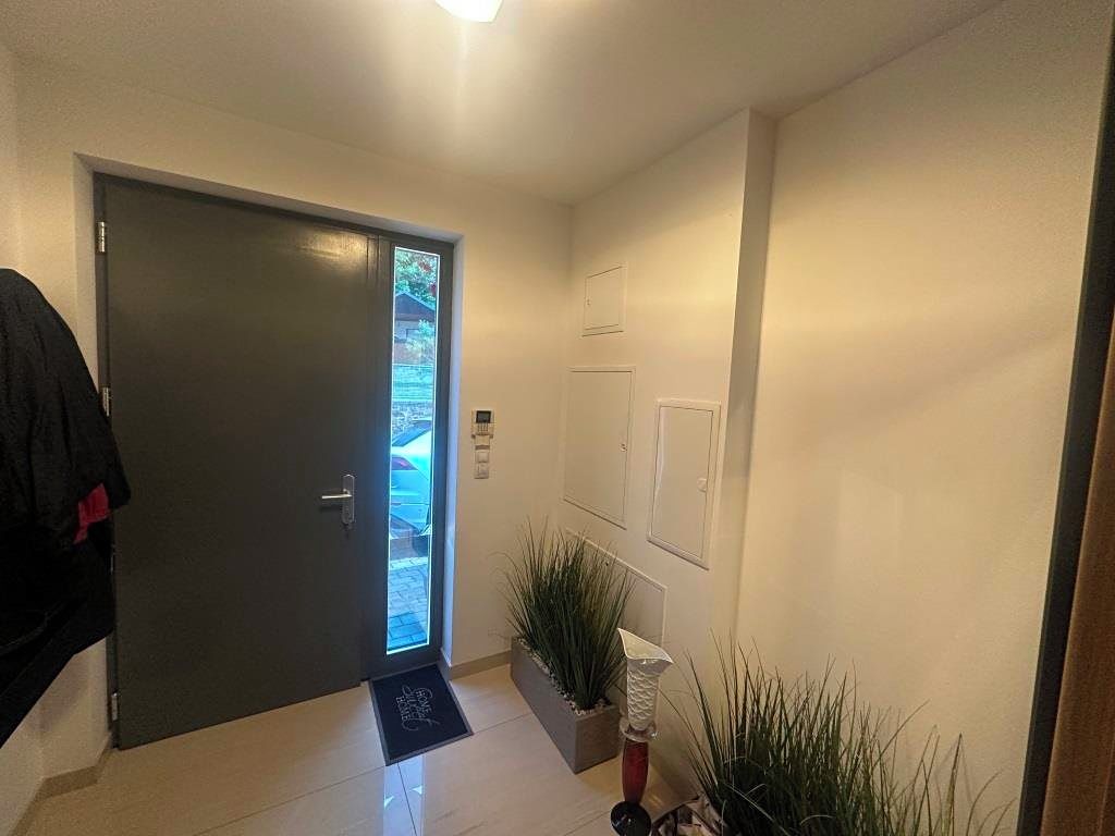 Prodej rodinného domu 216 m², pozemek 479 m² – fotografie 2