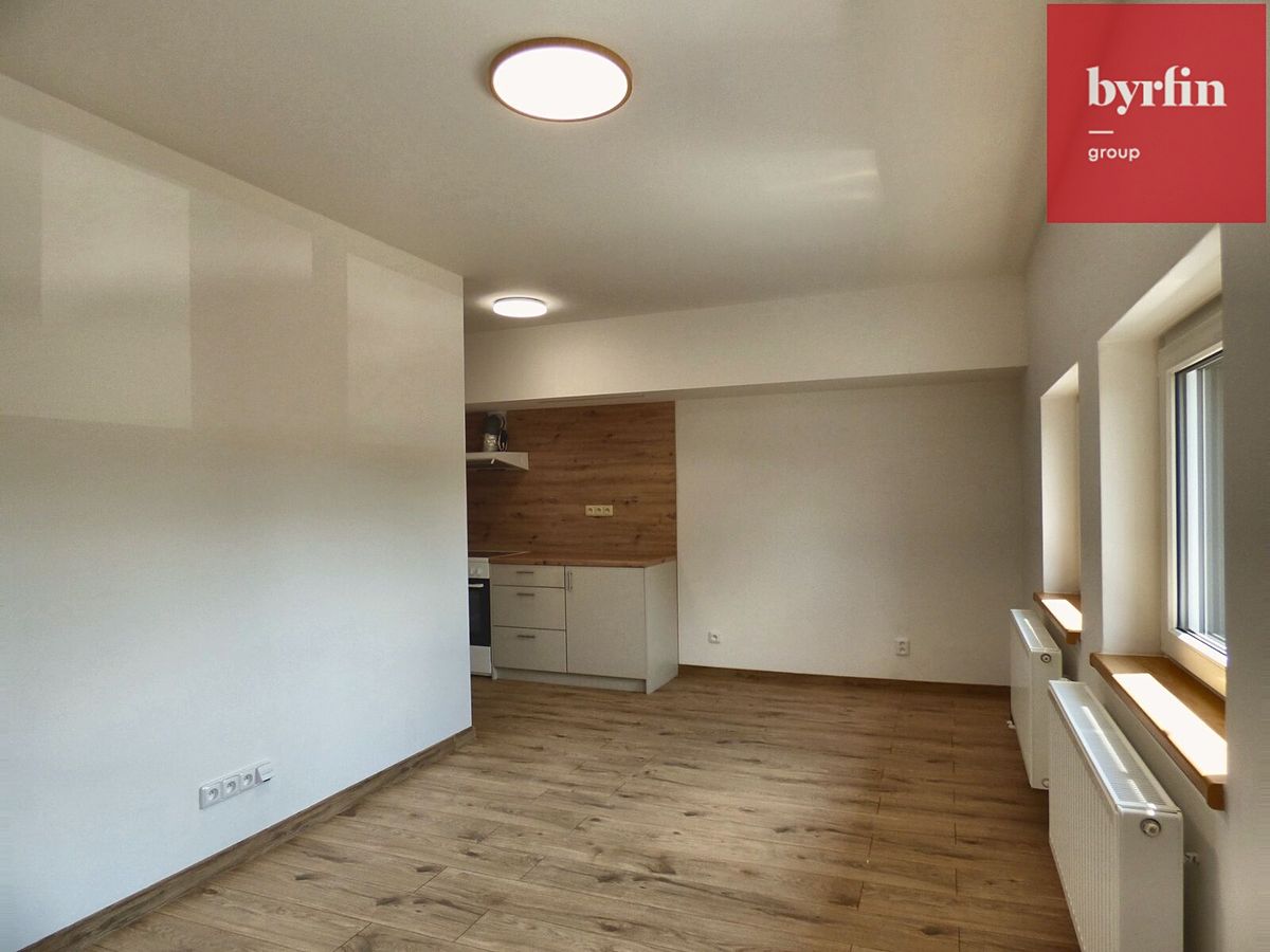 Pronájem bytu 2+kk 38 m² – fotografie 4