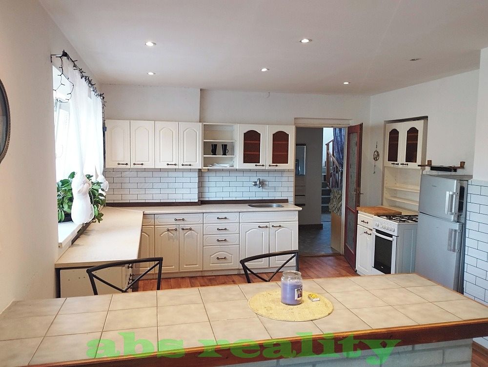 Prodej rodinného domu 290 m², pozemek 559 m² – fotografie 2