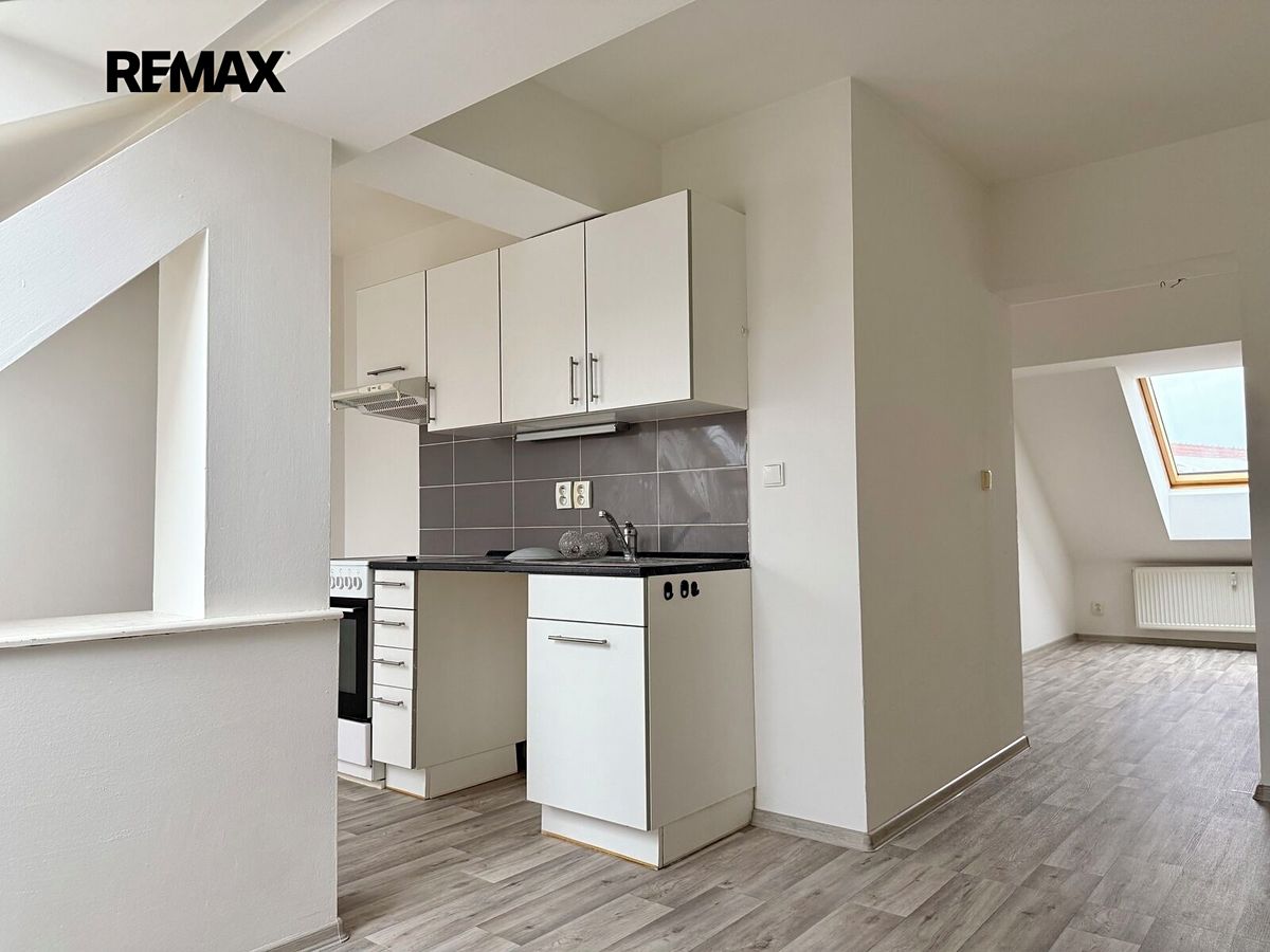Pronájem bytu 1+kk 39 m² – fotografie 2