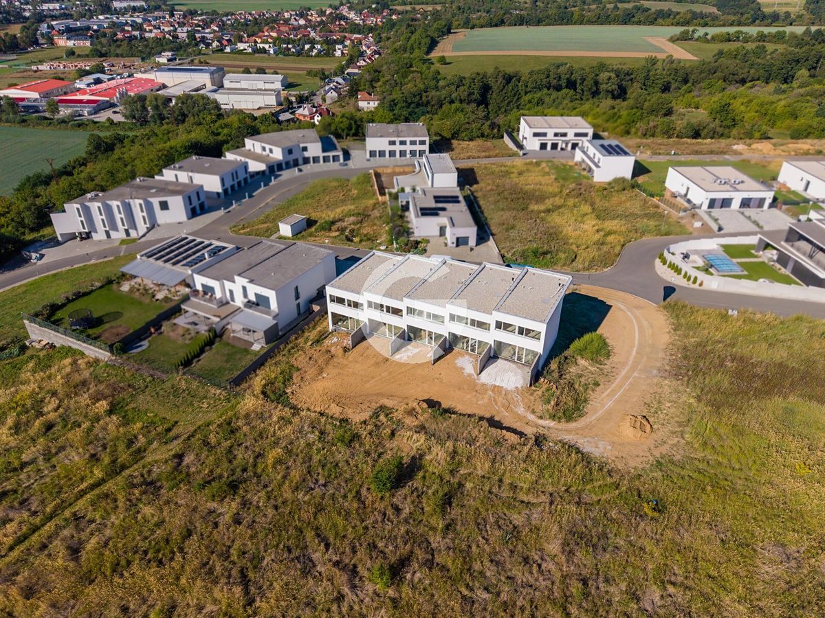 Prodej rodinného domu 140 m², pozemek 229 m² – fotografie 3