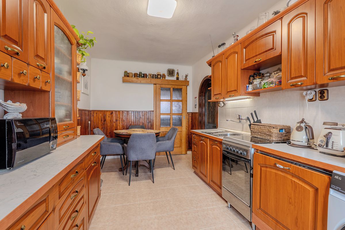Prodej rodinného domu 220 m², pozemek 208 m² – fotografie 5