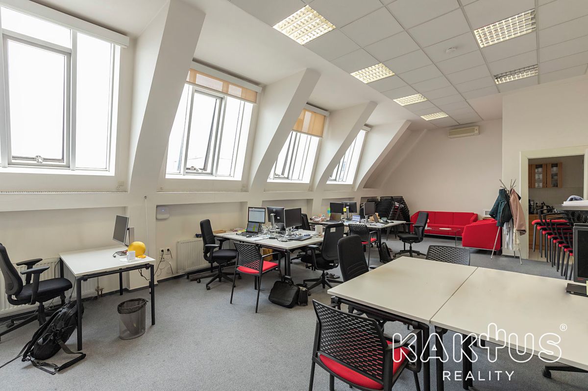 Pronájem kanceláře 66 m² – fotografie 2