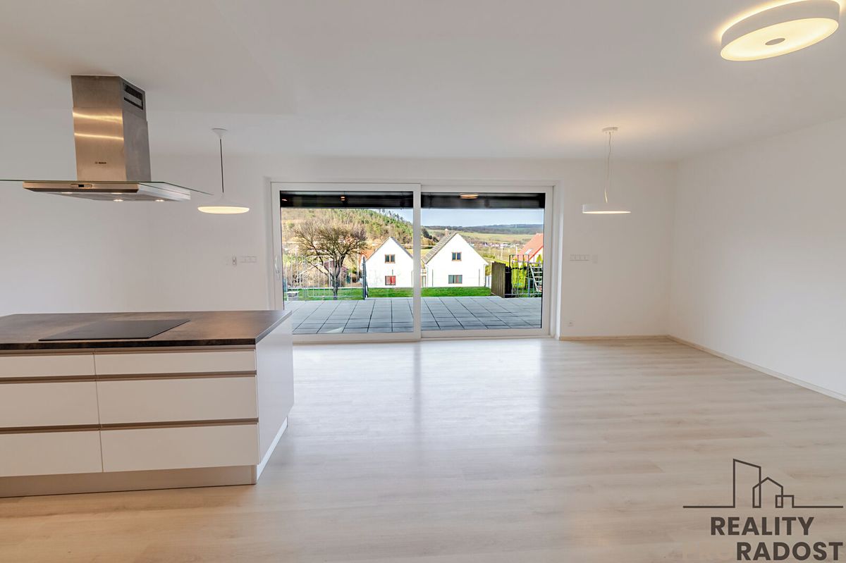 Prodej rodinného domu 191 m², pozemek 938 m² – fotografie 3