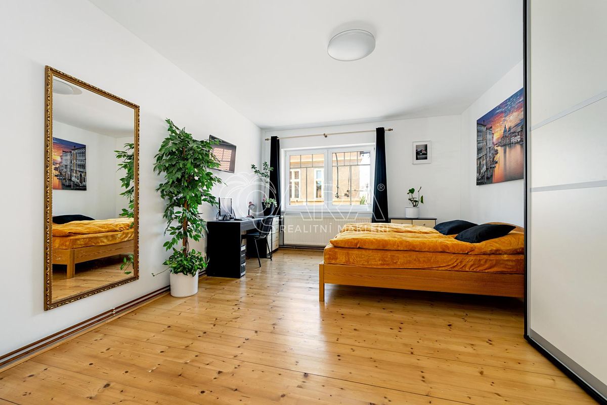 Prodej rodinného domu 217 m², pozemek 421 m² – fotografie 3