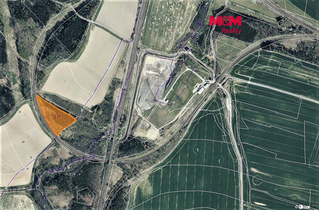 Prodej pole 11525 m², Semanín – fotka 1 z 3