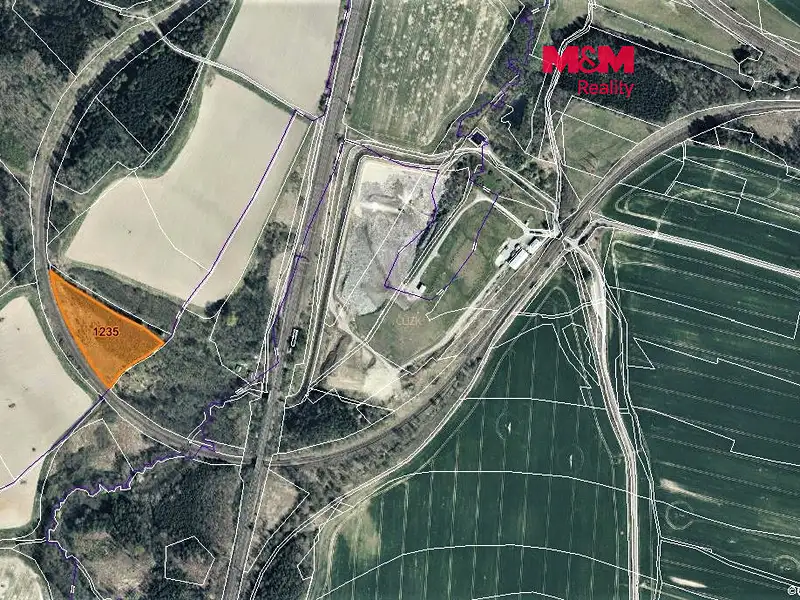 Prodej pole 11525 m², Semanín – náhled fotky 1