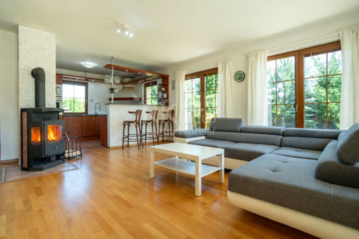 Prodej rodinného domu 338 m², pozemek 1259 m² – fotografie 2